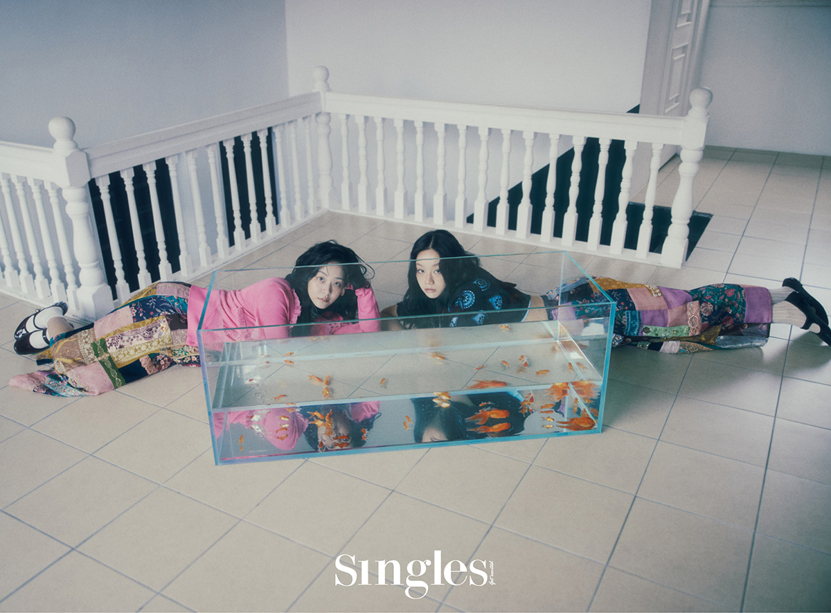 이혜리와 정수빈의 싱글즈 화보 이미지, 이혜리, 정수빈, 싱글즈 화보,이혜리 화보, 정수빈화보. 싱글즈 정수빈, 이혜리, 선의의 경쟁 이혜리 정수빈